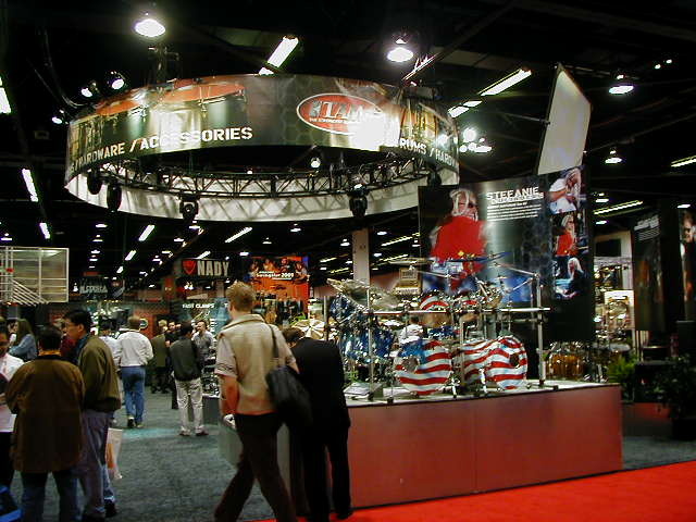 booth2.jpg (136161 bytes)